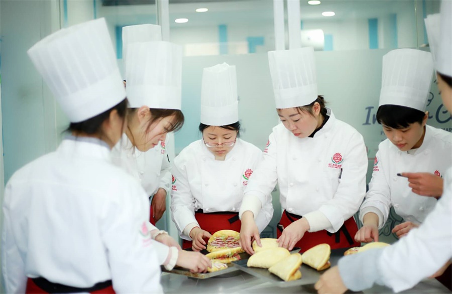 杜仁杰烘焙學校,女孩學西點
