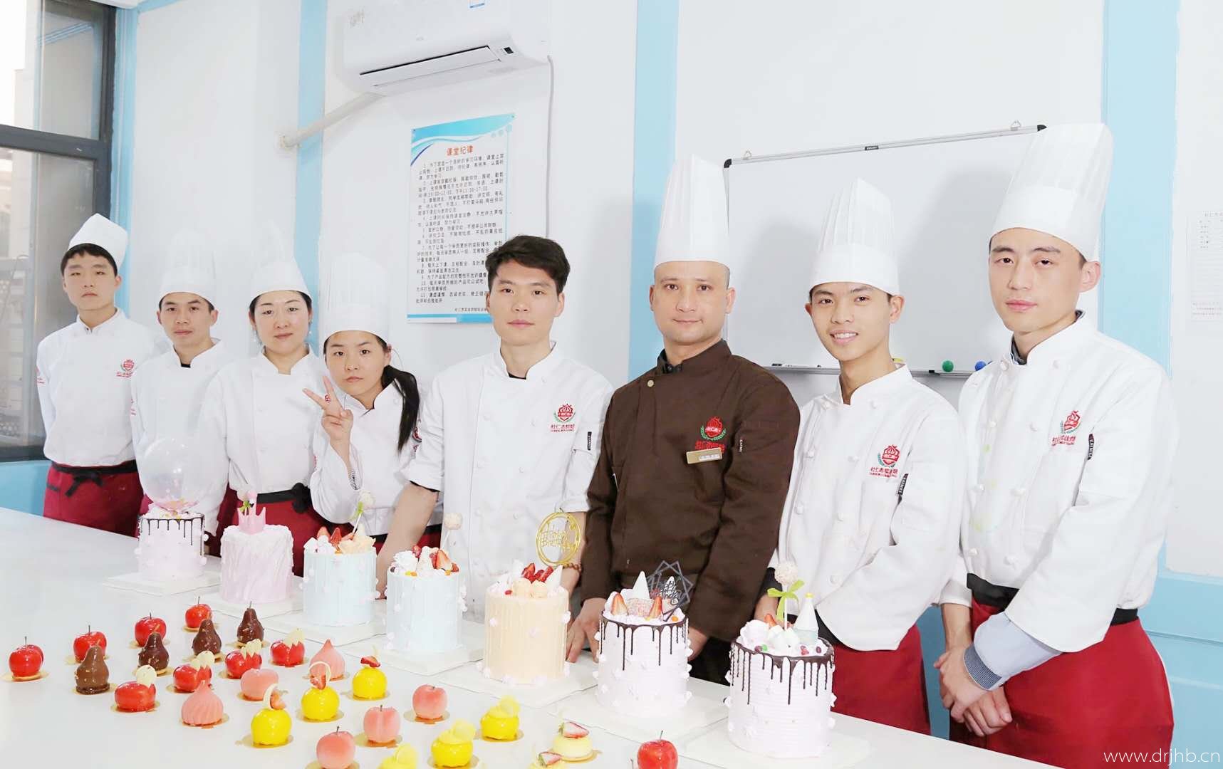 杜仁杰實戰烘焙學烘焙開店培訓學烘焙多久能開店？