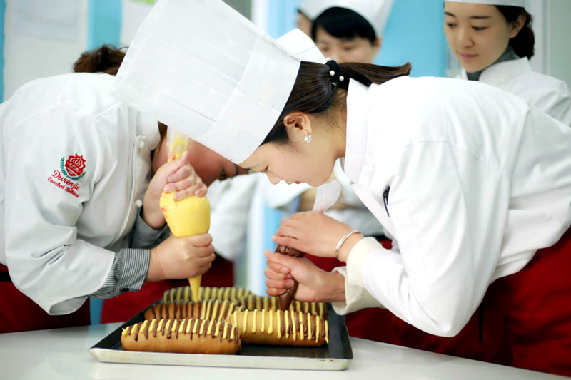 女孩子學烘焙怎么樣 有好發展前途沒